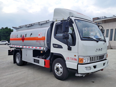 程力專汽運油車 配置、圖片與參數(shù)詳解