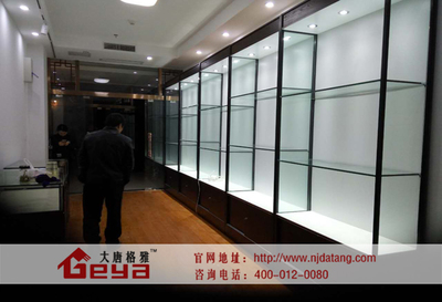 這才是珠寶展示柜定做正確的打開方式 展覽展柜的設(shè)計(jì)與上門安裝